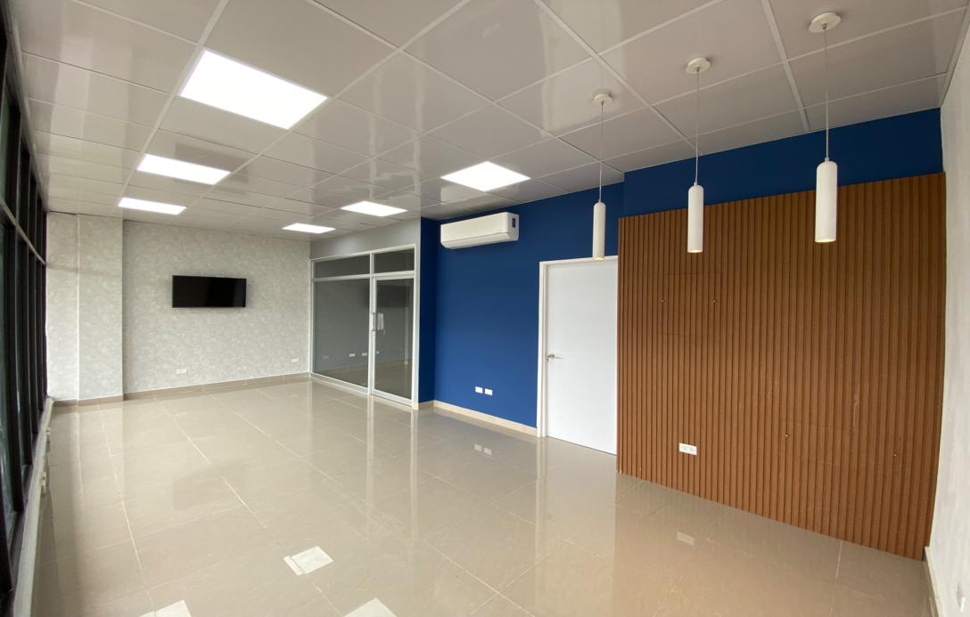Interior remodelado de Kam Seguros