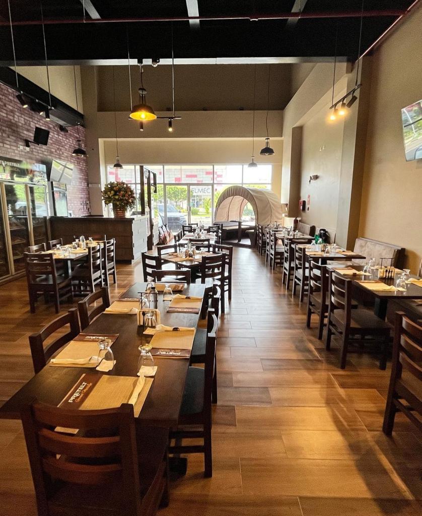 Interior remodelado de Pretelt Gourmet Meats